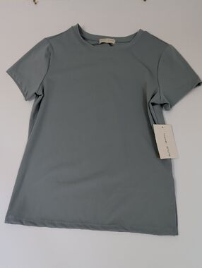 Frankee & Sk.Short Sleeve Crewneck Tee in Sage Green Size L